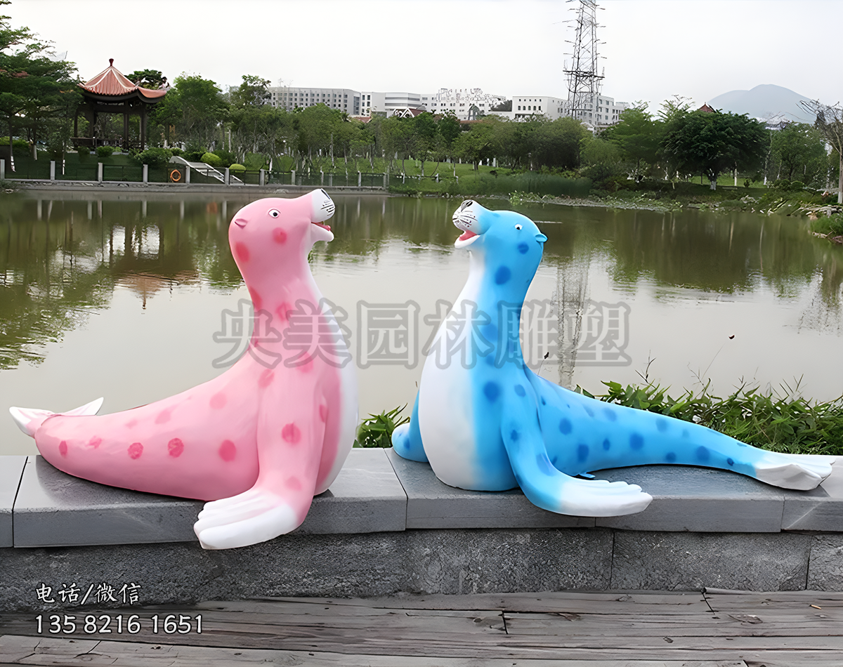 彩繪斑點(diǎn)圖案海豹雕塑