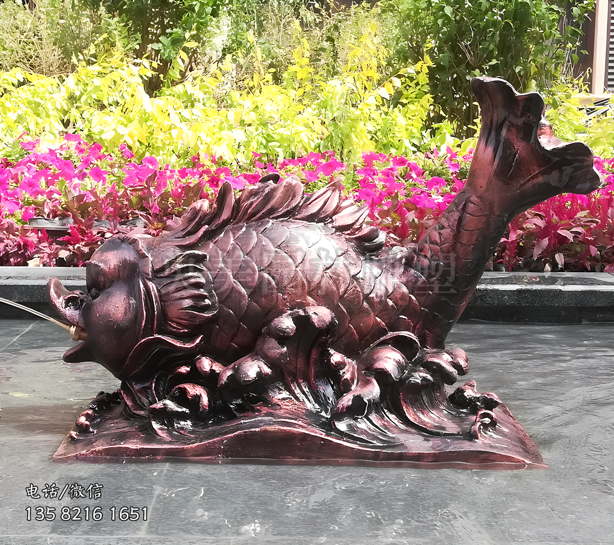 吐水的銅雕魚