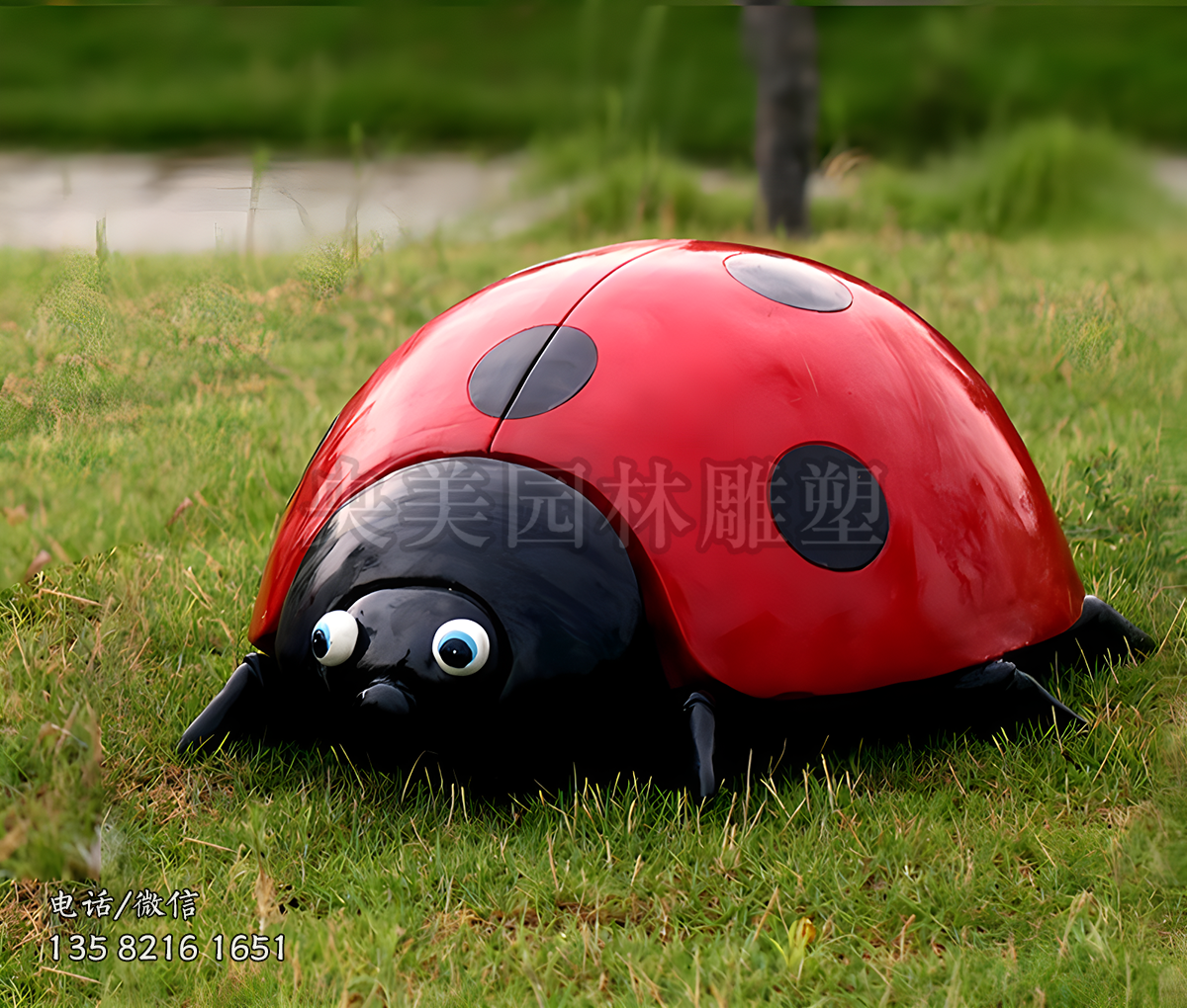 紅色大眼睛的玻璃鋼瓢蟲雕塑