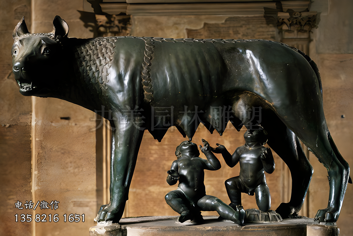 給人類(lèi)幼崽喂奶的母狼雕塑