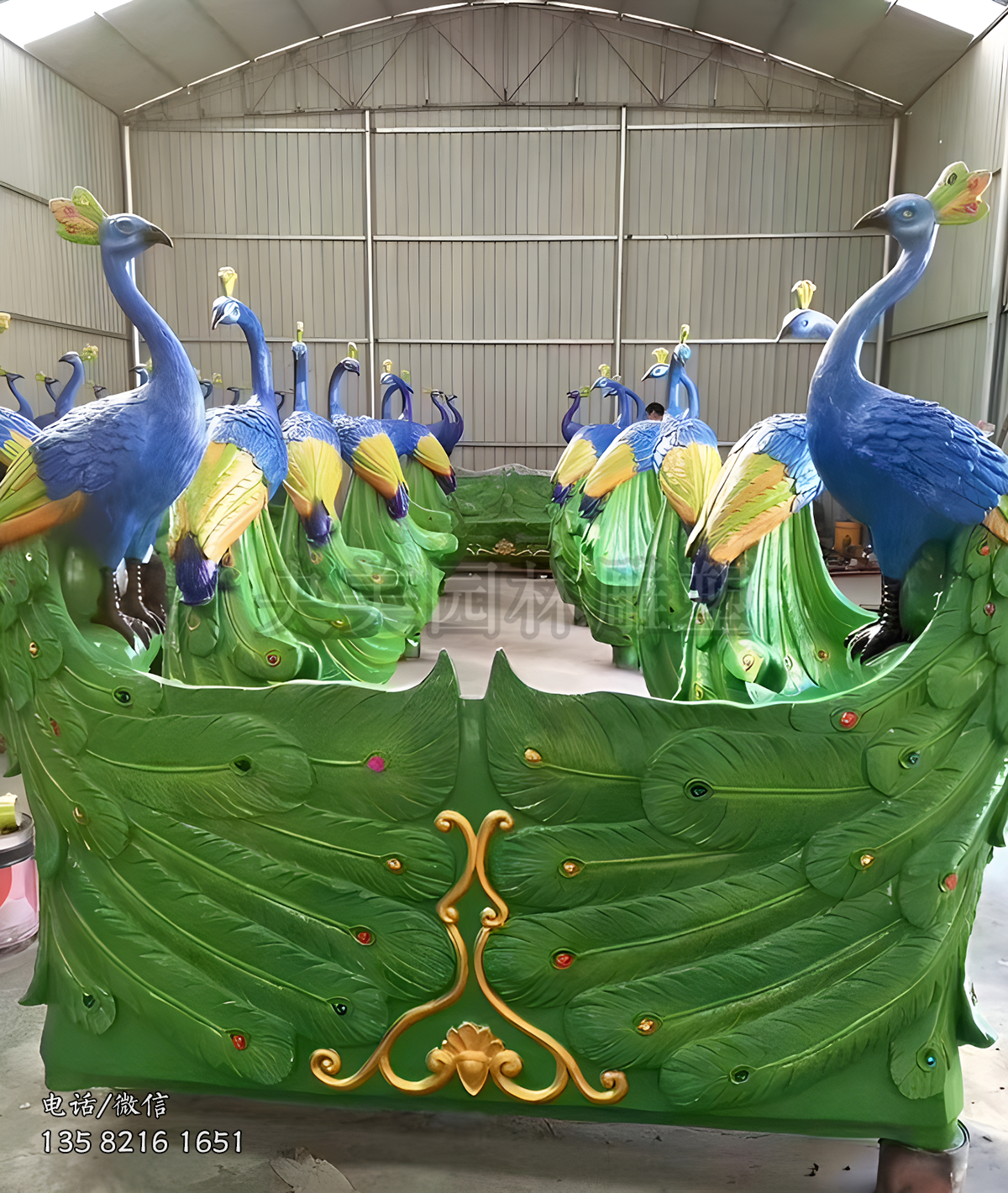 創(chuàng)意彩繪孔雀雕塑
