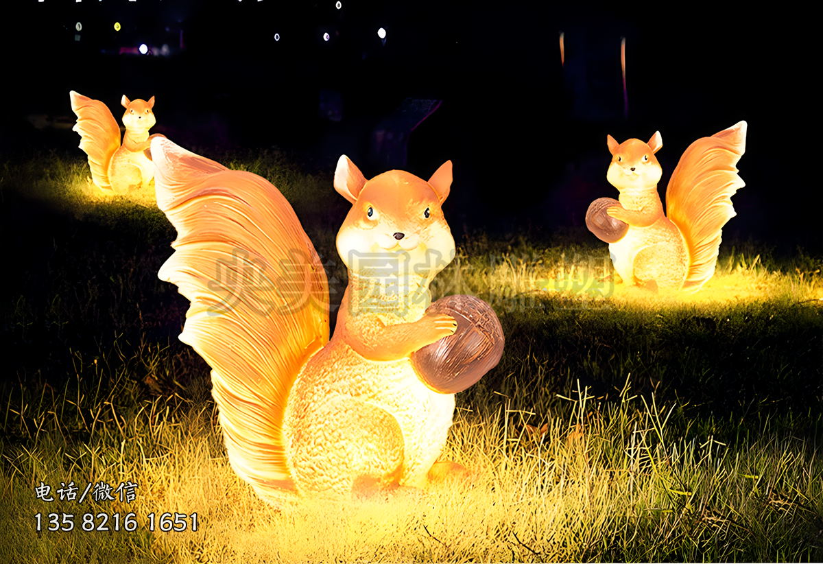玻璃鋼透光發(fā)光仿真松鼠雕塑擺件