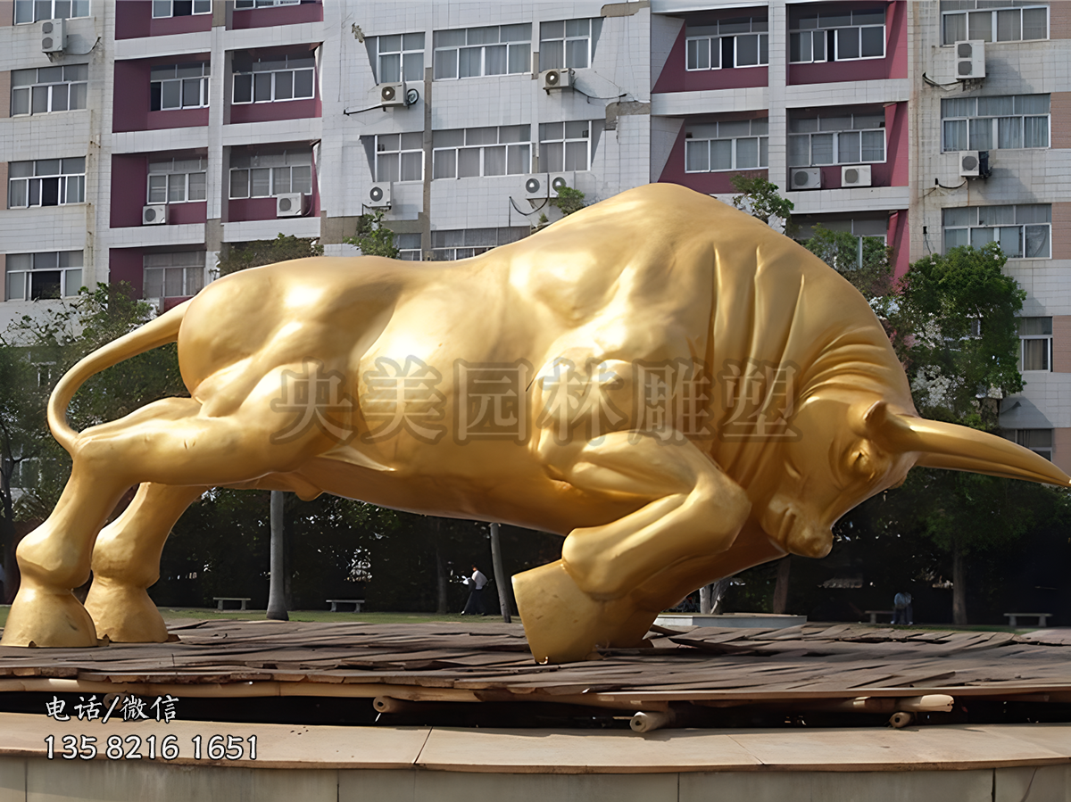 金色鑄銅開(kāi)荒牛雕塑