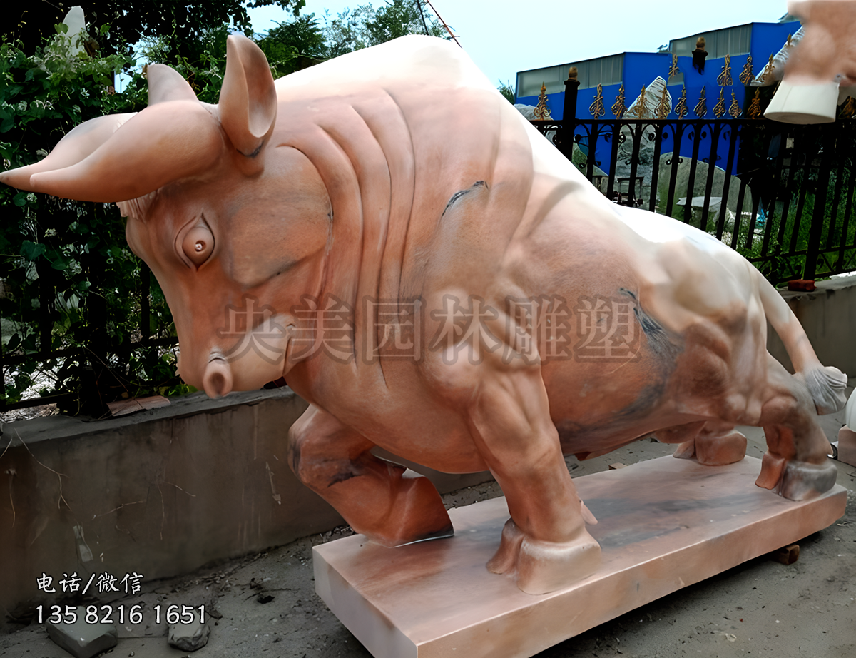 晚霞紅開拓牛石雕