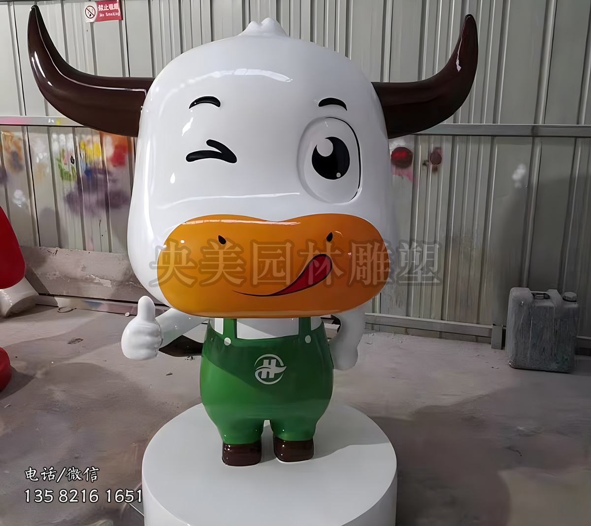 卡通牛雕塑公仔