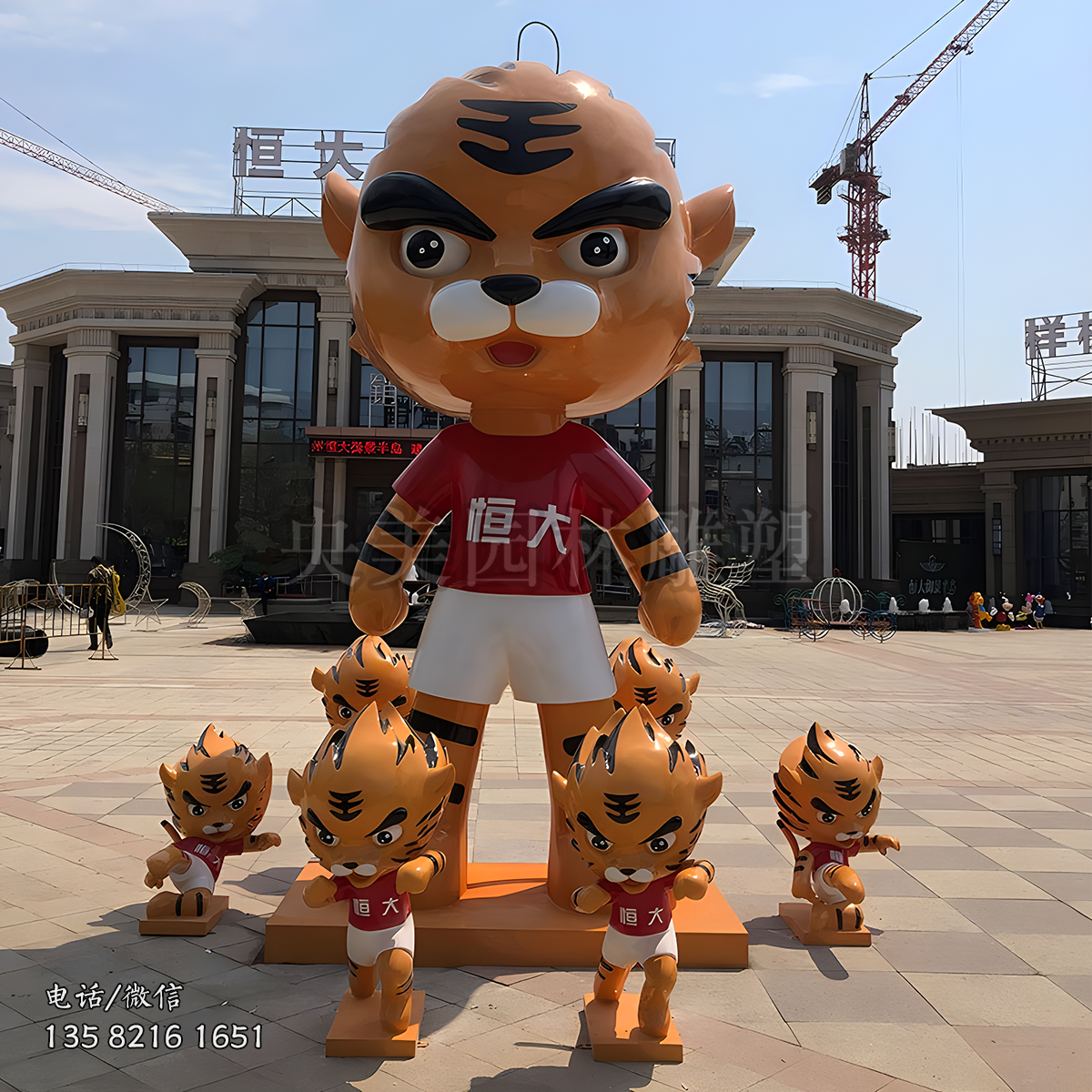 造型各異的玻璃鋼卡通老虎IP雕塑