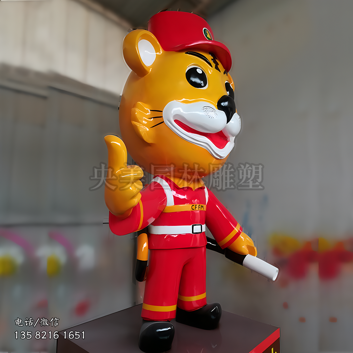 豎大拇指的卡通老虎ip雕塑