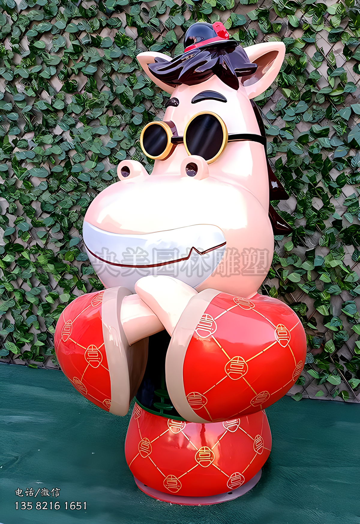 玻璃鋼卡通馬雕塑公仔