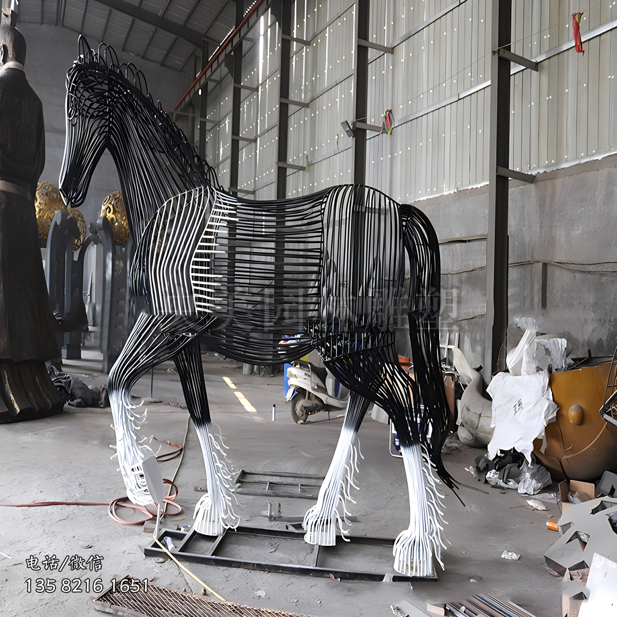 網(wǎng)格編織噴漆馬雕塑