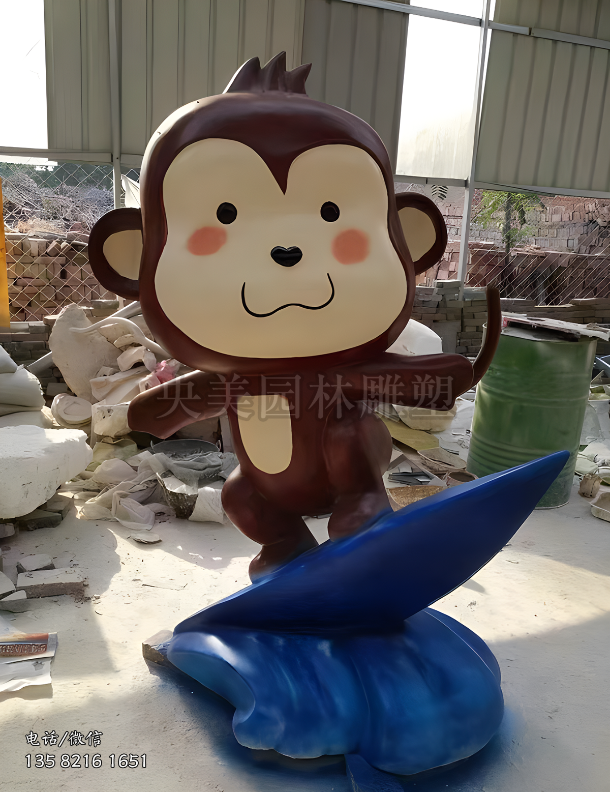 玻璃鋼卡通沖浪的猴子雕塑