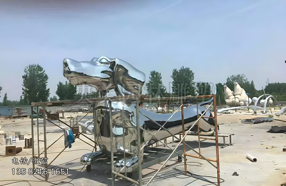 創(chuàng)意不銹鋼鏡面狗雕塑