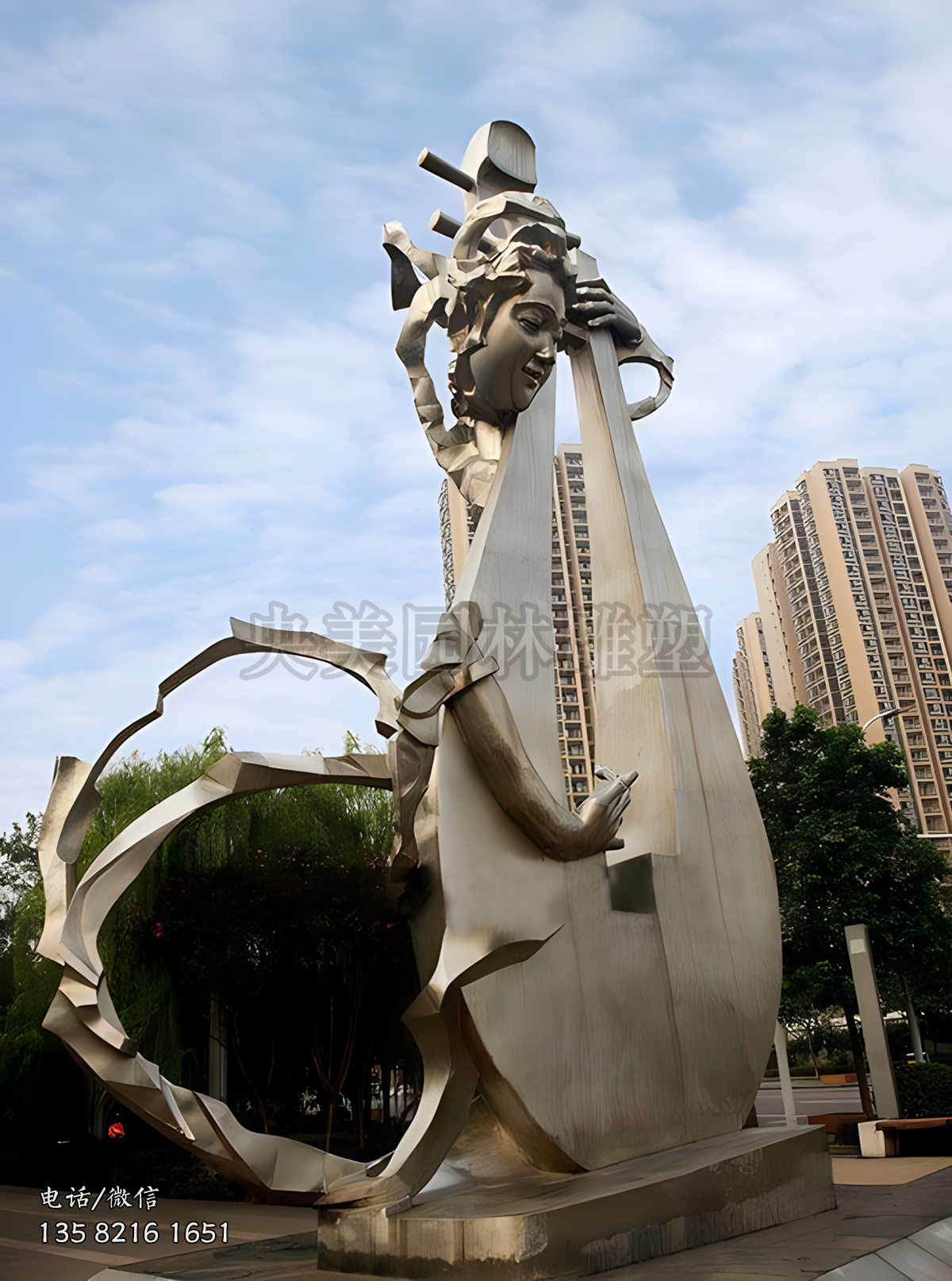 不銹鋼彈琵琶的抽象美女創(chuàng)意景觀雕塑