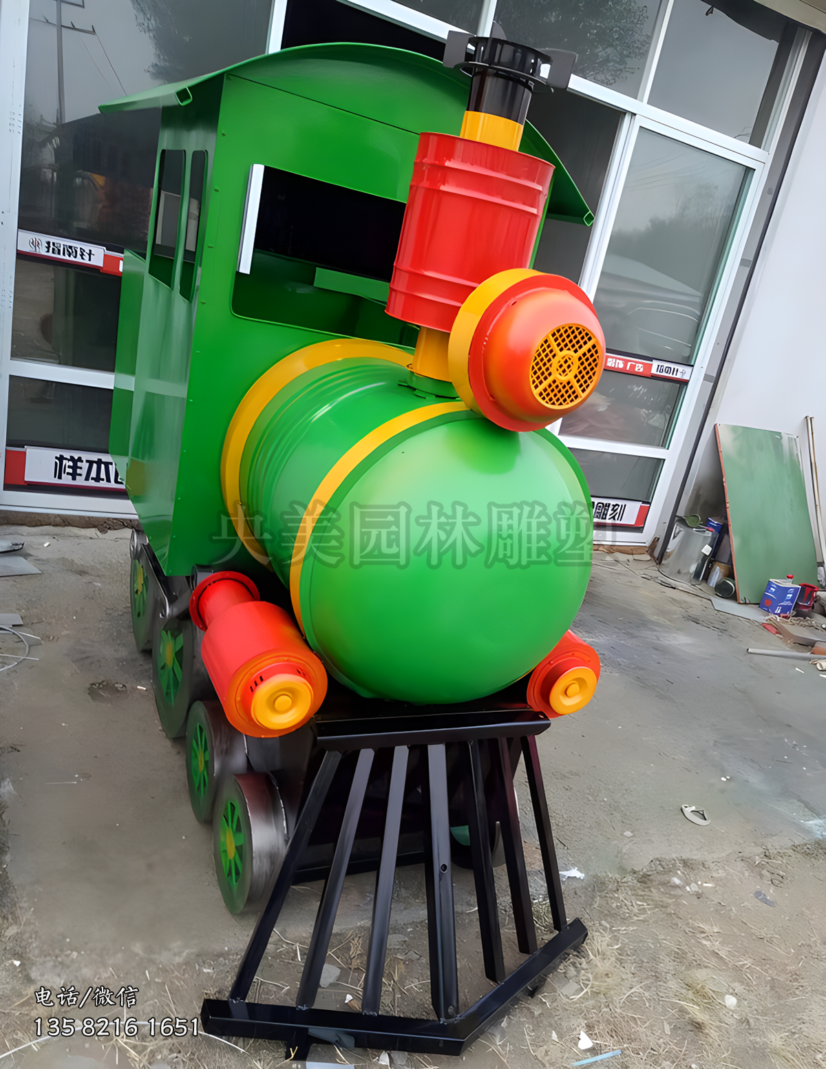 彩繪卡通造型火車頭雕塑擺件