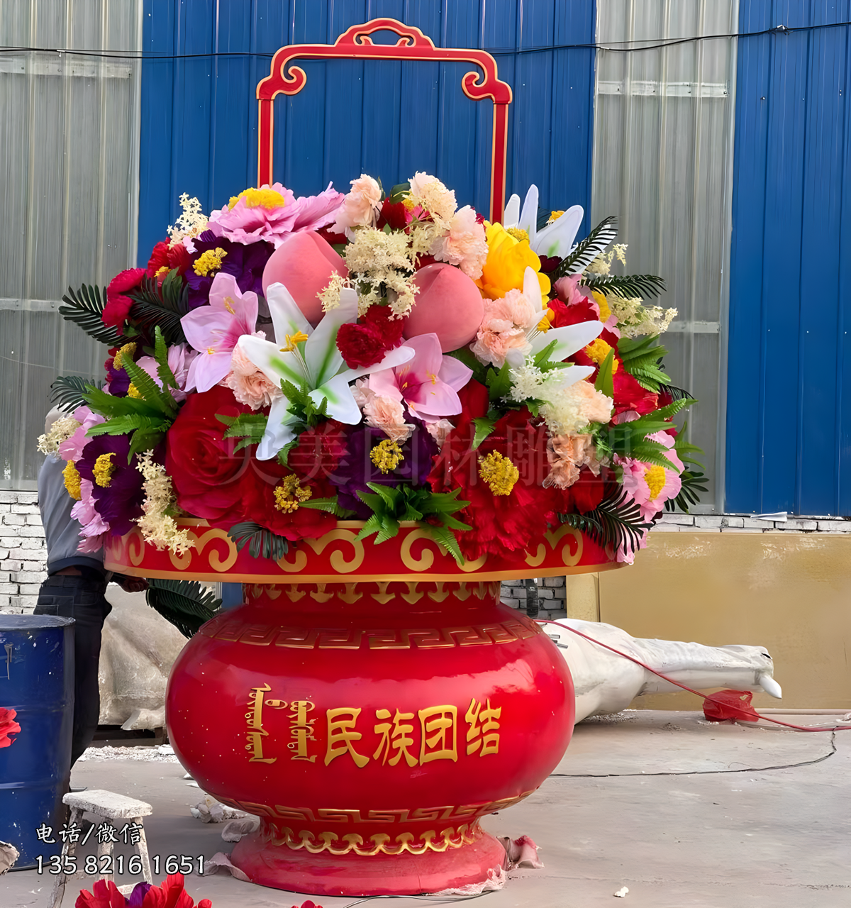 民族團結(jié)大花籃玻璃鋼雕塑